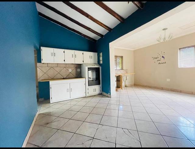 6 BEDROOM HOUSE FOR SALE IN NEW STATE AREA